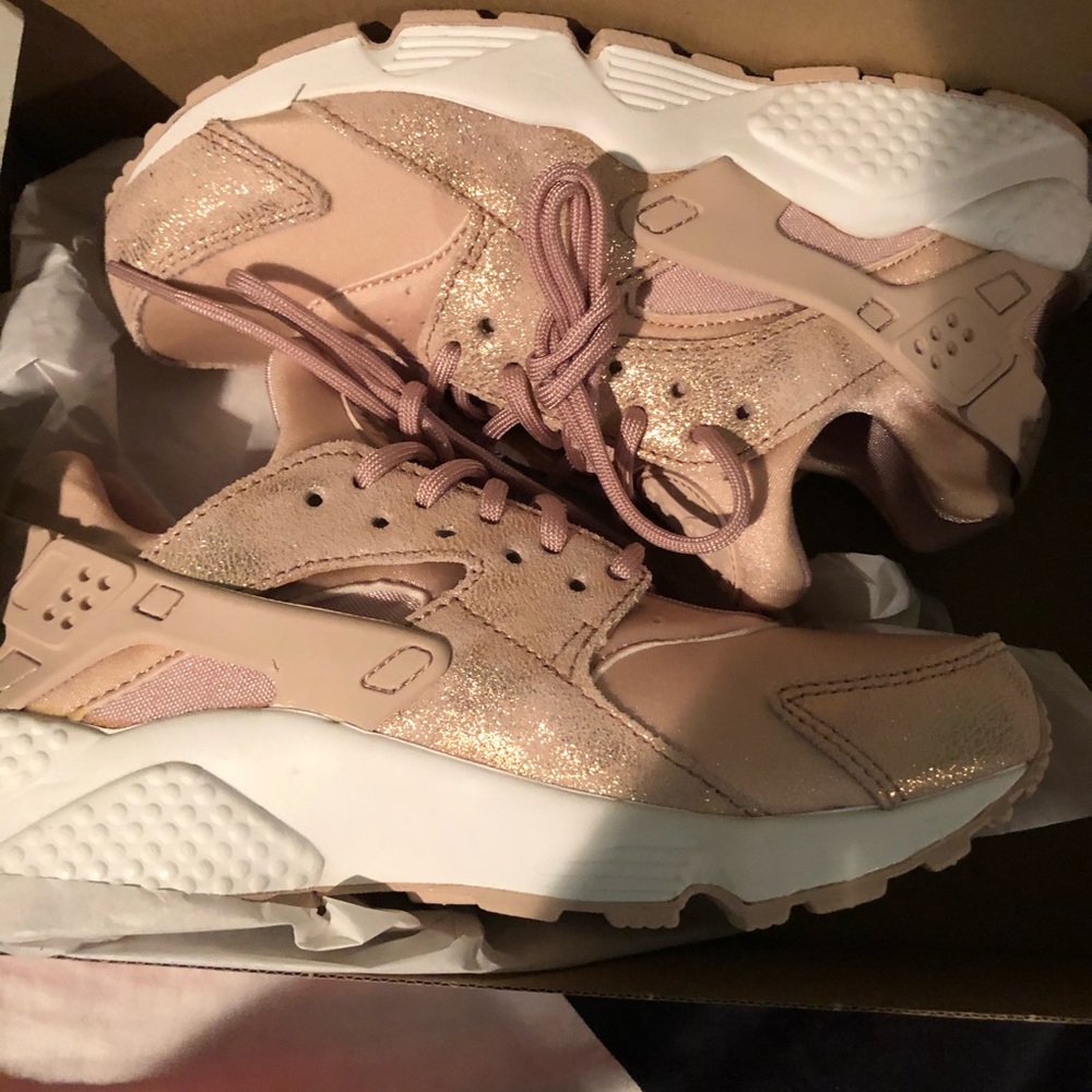 Brand New Huaraches. Never worn.